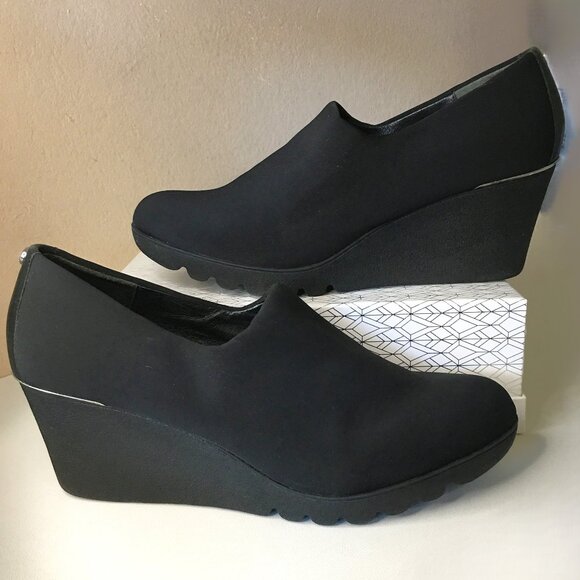 ๐๐ข๐ก๐๐๐ ๐. ๐ฃ๐๐๐ก๐๐ฅ โฆ๏ธ "Maddy" Black Crepe Wedge Comfort Shoe - Picture 2 of 15